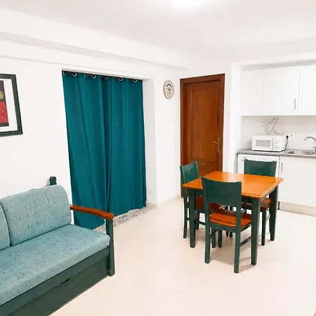 Coral Flores 1c With Pool 아데제